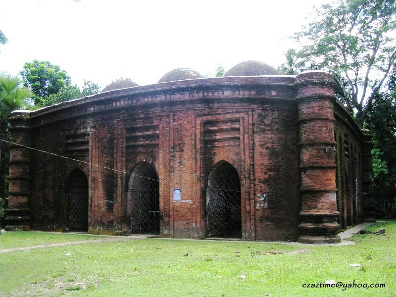 Travel to Bangladesh Zinda Pir's Tomb Complex