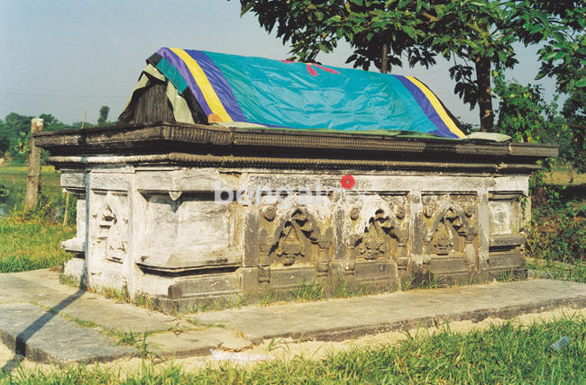 Travel to Bangladesh Ghiyasuddin Azam Shah's Tomb